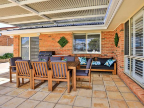 Coastaway I Pet Friendly I 3 Min Walk to Beach, Culburra Beach